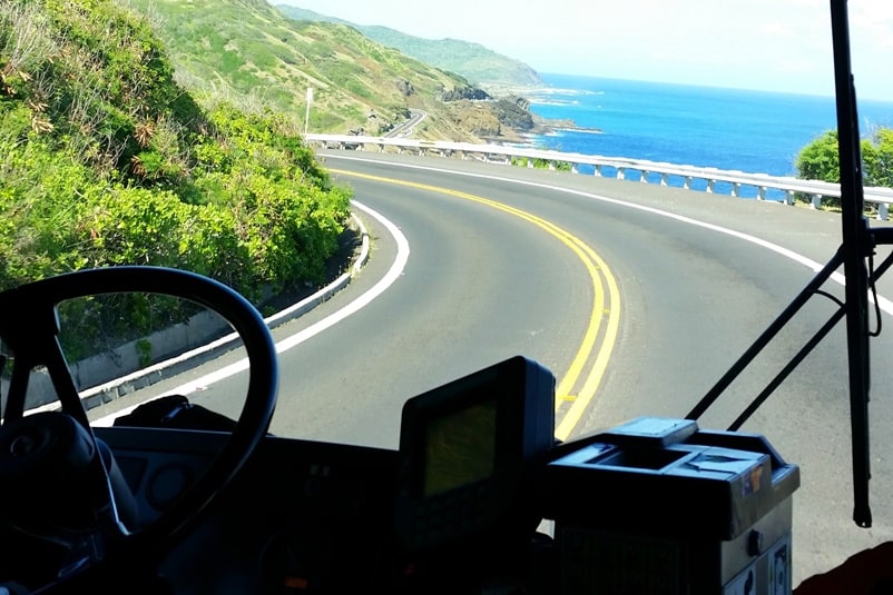 2 weeks in Oahu Hawaii itinerary - getting around Oahu without a car on a budget - oahu bus. Hawaii travel blog