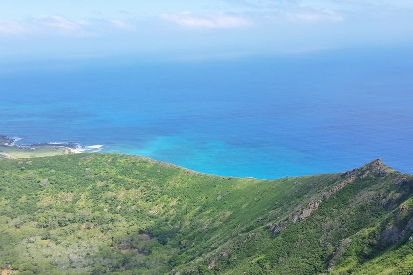 Best things to do in Oahu. koko head hike, near hanauma bay. Hawaii travel blog.