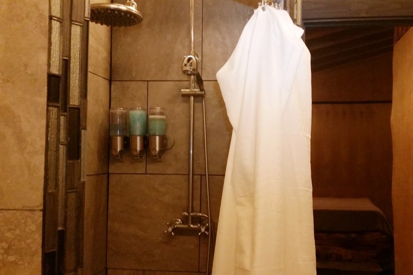 Airbnb in Kalapana, in Puna Hawaii. bathroom shower. Where to stay on the Big Island. Hawaii travel blog
