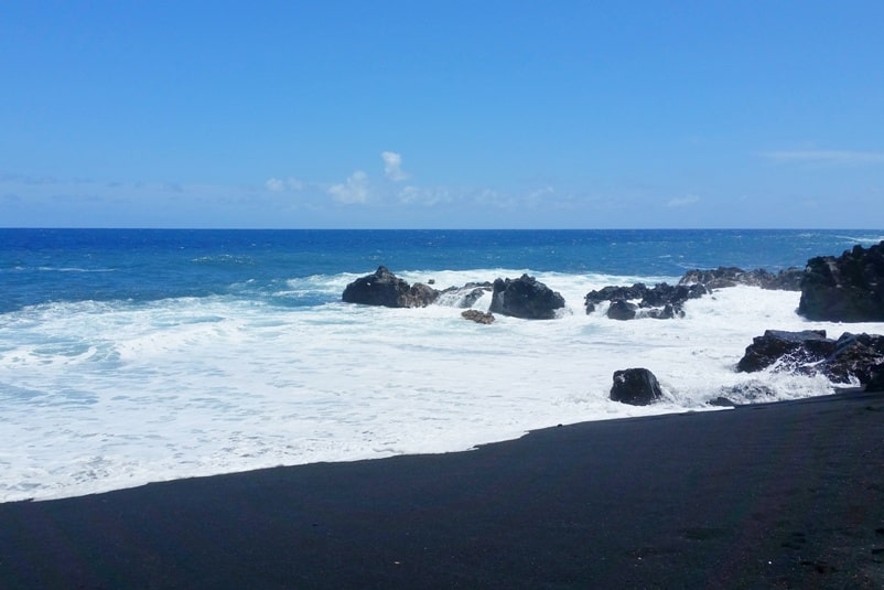 Airbnb in Puna Hawaii, in kalapana. best things to do in puna - black sand beaches near kalapana. Where to stay on the Big Island. Hawaii travel blog