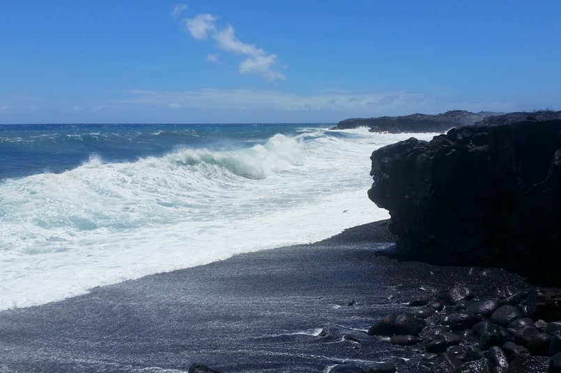 Airbnb in Puna Hawaii, in kalapana. best things to do in puna - kalapana to kaimu black sand beach. Where to stay on the Big Island. Hawaii travel blog
