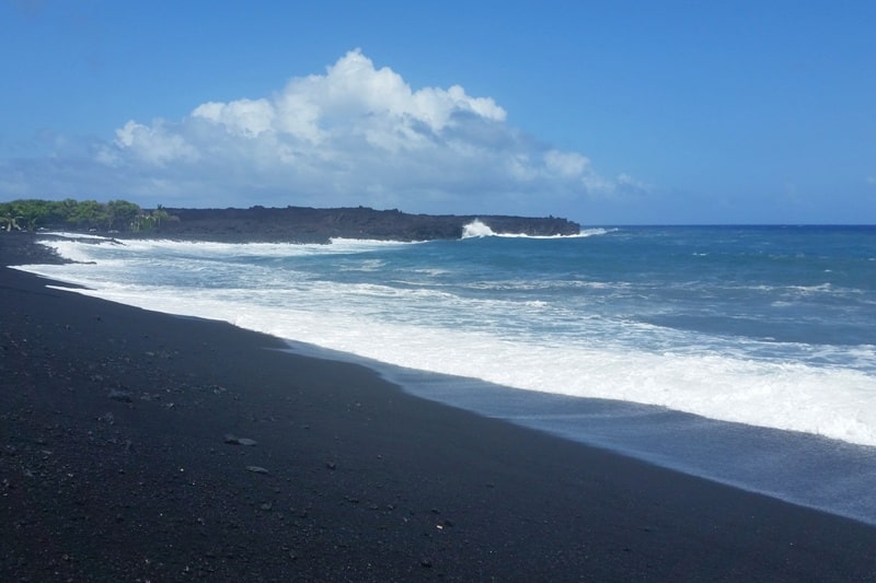 Best black sand beaches in Big Island Hawaii. New black sand beach in Hawaii. Pohoiki Beach, Isaac Hale beach park. Hawaii travel blog