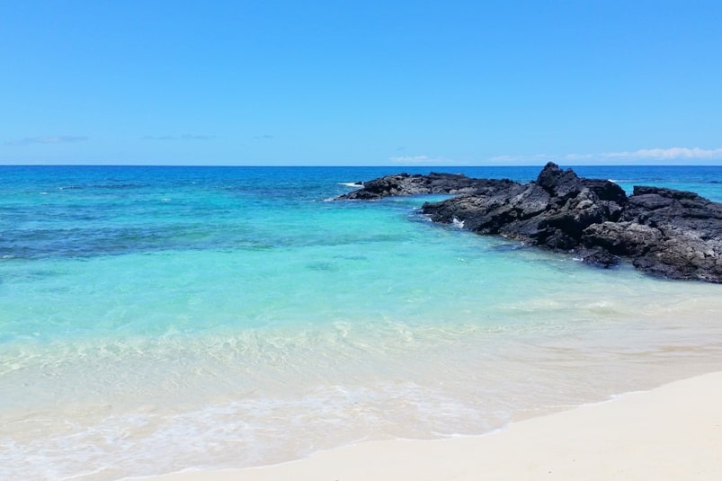 Hawaii state parks on the Big Island - Kekaha Kai state park. Makalawena Beach. Places to visit on Big Island. Hawaii travel blog