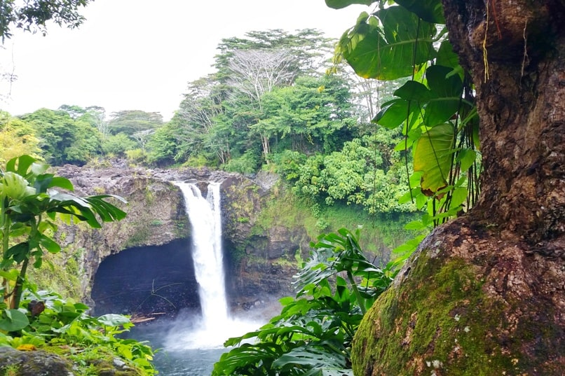 Rainbow Falls visit. Best waterfalls in Big Island Hawaii. Best things to do in Big Island. Hawaii travel blog