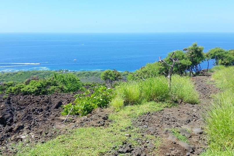 Captain Cook monument hike trailhead to get to Captain Cook hiking trail. Big Island Hawaii travel blog