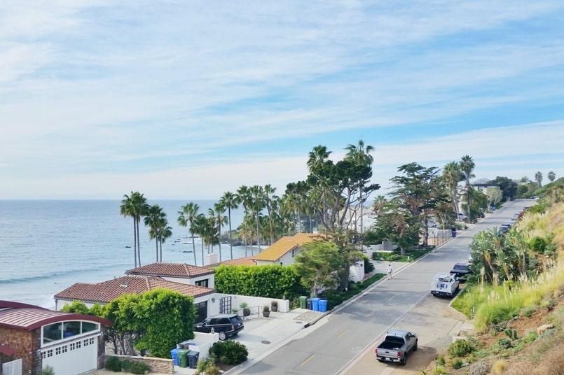 One day trip to Malibu without a car. Best things to do in Malibu in one day itinerary - walk Pacific Coast Highway PCH to el matador state beach. from Los Angeles LA Santa Monica. California travel blog