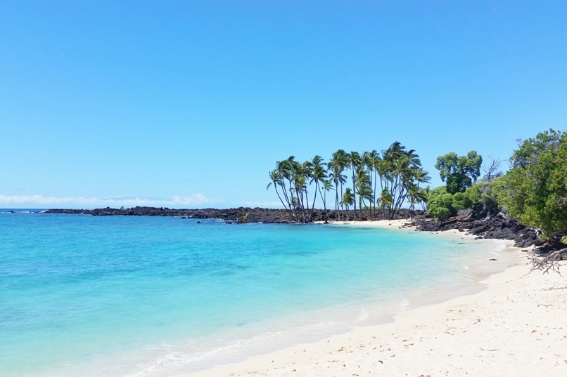 Mahaiula Beach. Mahai'ula Bay. Kekaha Kai State Park. White sand beach, Best beaches in Kona. Big Island Hawaii travel blog