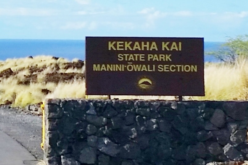 Puu Kuili hike - how to get there to start of trail. Kekaha Kai state park entry - Kua Bay Maniniowali Beach. Big Island Hawaii travel blog