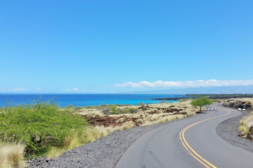Puu Kuili hike - how to get there to start of trail. Kua Bay scenic drive road at Kekaha Kai state park. Big Island Hawaii travel blog