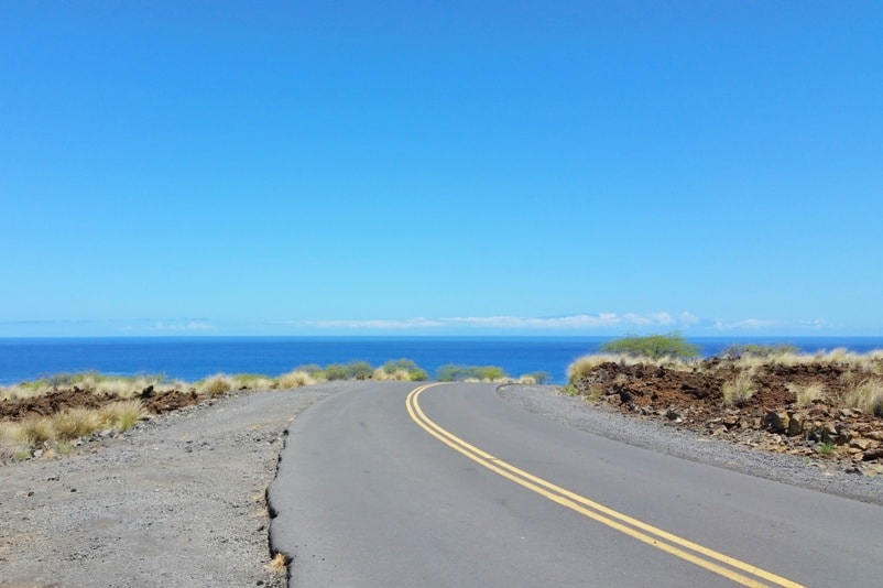 Puu Kuili hike - how to get there to start of trail. Kua Bay scenic drive road at Kekaha Kai state park. Big Island Hawaii travel blog