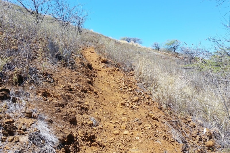 Puu Kuili hike trail in Kekaha Kai State Park. Best hikes in Kona. Big Island Hawaii travel blog
