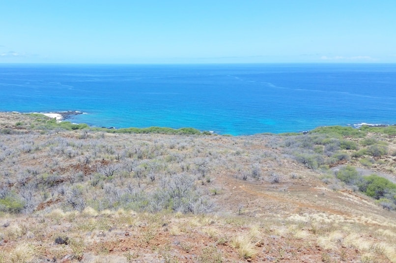 Puu Kuili hike trail in Kekaha Kai State Park. Best hikes in Kona. Big Island Hawaii travel blog