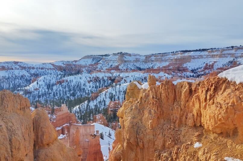 Queens Garden trail for best winter hikes in Bryce Canyon National Park. where to see hoodoos with beautiful viewpoints. Utah travel blog