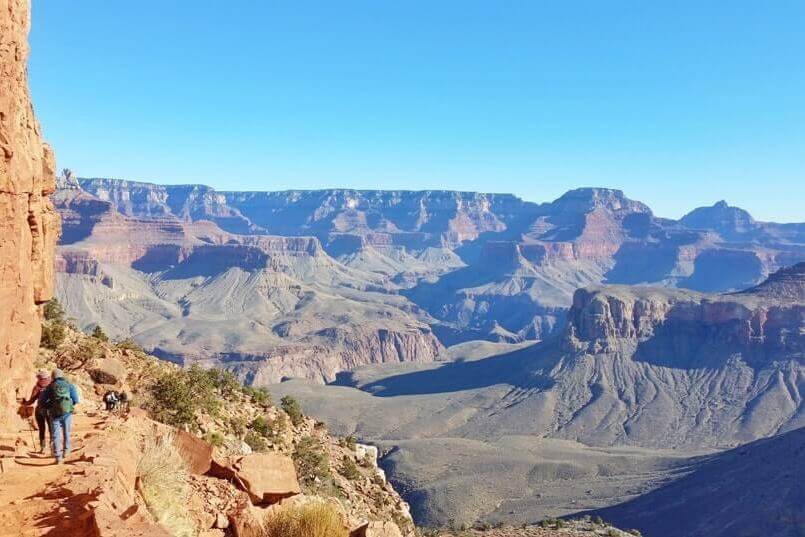 Arizona Utah road trip itinerary with Southwest US national parks. Best things to do in winter in Grand Canyon National Park: South Kaibab hiking trail day hike. United States travel blog