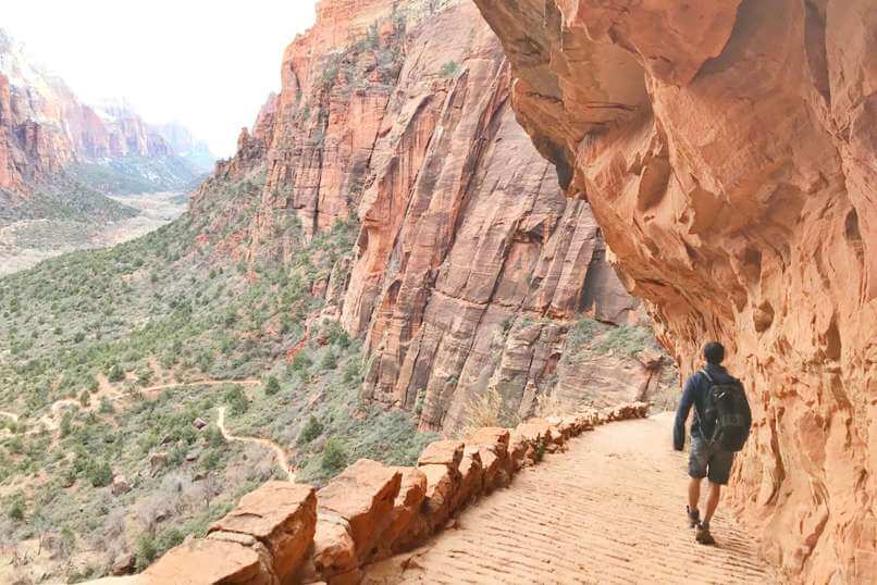 Arizona Utah road trip itinerary with Southwest US national parks. Best things to do in winter in Zion National Park: Hiking trail to scouts lookout, to angels landing. United States travel blog