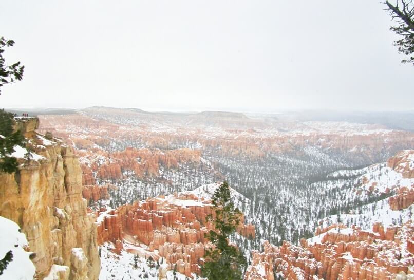 Bryce Point in winter. trail to bryce point overlook. best things to do in bryce canyon national park in winter. Utah travel blog