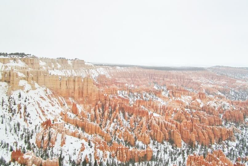 Bryce Point in winter. best scenic viewpoints to see hoodoos in bryce amphitheater in bryce canyon national park in winter. Utah travel blog