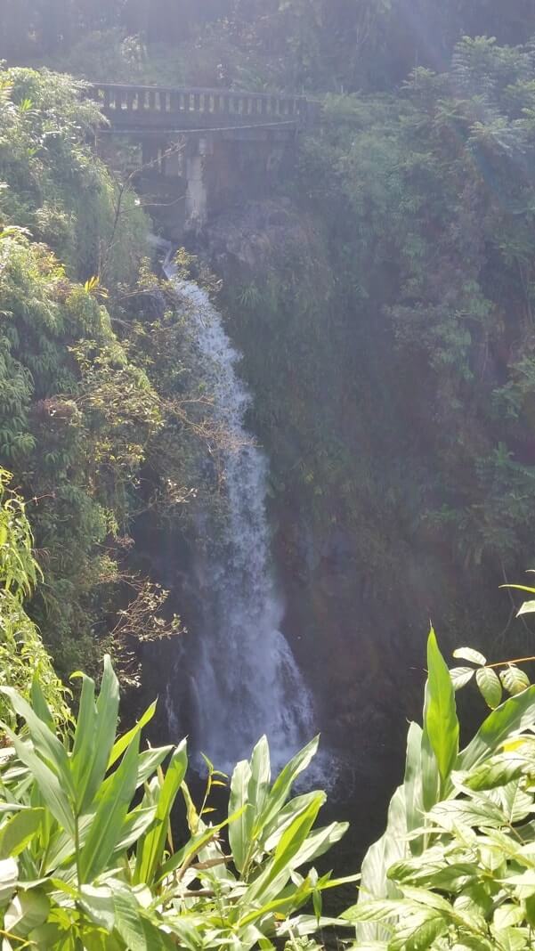 Makapipi Falls viewpoint. Road to Hana waterfalls in Maui. Hawaii travel blog