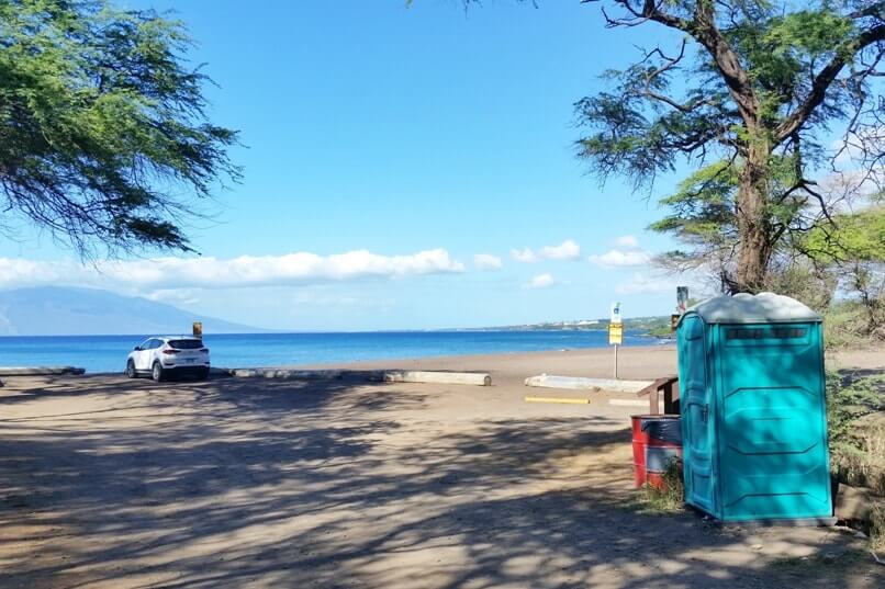 Driving to Oneuli Beach. Makena State Park bathroom. Maui Hawaii travel blog