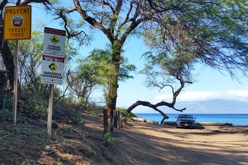 Is it safe to swim at Oneuli Beach. dangers and safety. Maui Hawaii travel blog