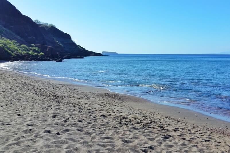 Oneuli Beach. Best beaches in Maui. Makena State Park. Hawaii travel blog