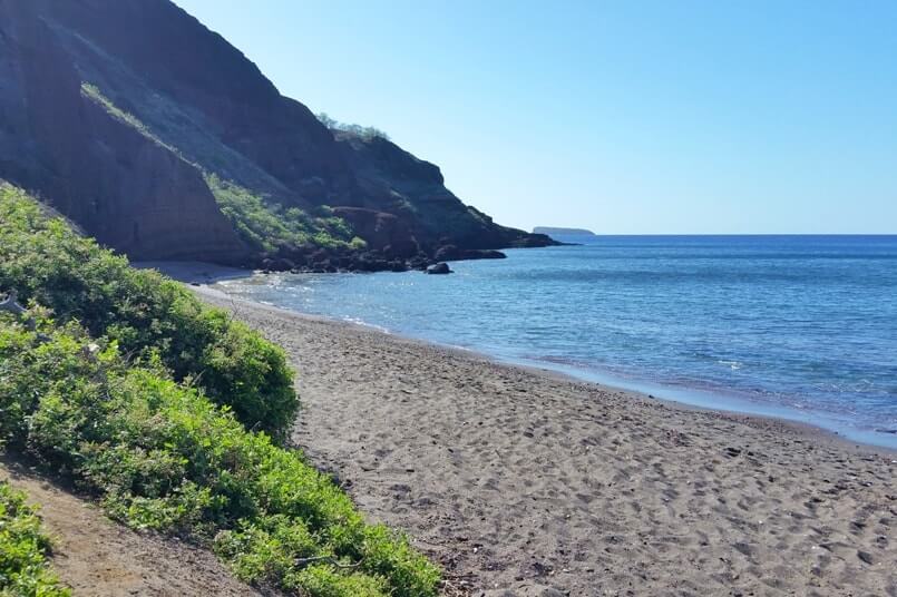 Oneuli Beach. Best beaches in Maui. Makena State Park. Hawaii travel blog