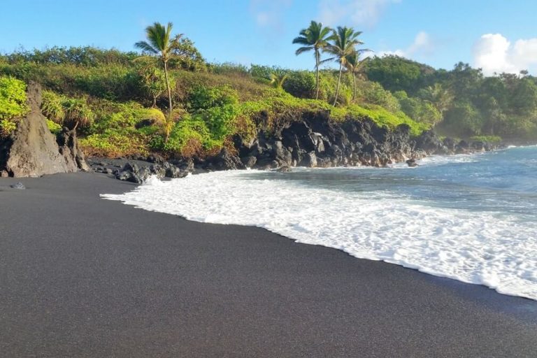 5-black-sand-beaches-in-maui-the-maui-black-sand-beach-you-need-to