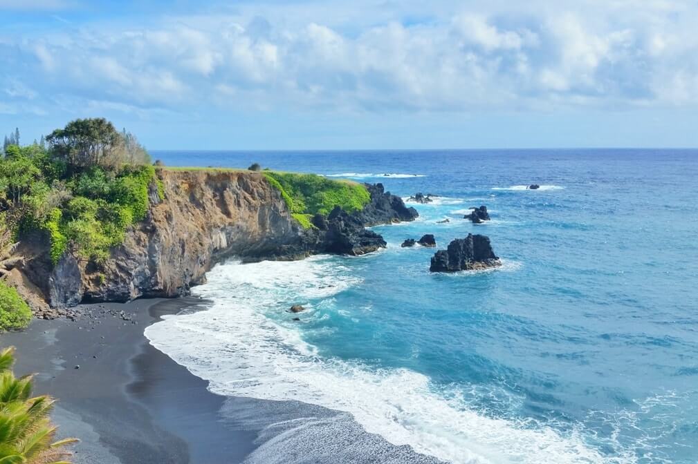 Best black sand beaches in Maui Hawaii: beach near waioka pond, near venus pools. Road to Hana black sand beach. Maui Hawaii travel blog