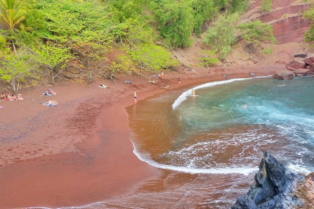 Kaihululu Beach Maui: Where to see Red sand beach in Hawaii. Best beaches in Maui. Road to Hana beaches. Hawaii travel blog