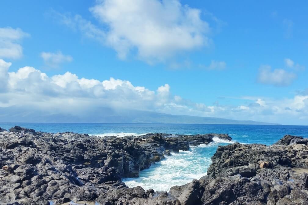 Best things to do in Maui Hawaii: Dragons teeth trail to makaluapuna point. Maui Hawaii travel blog