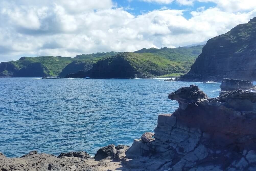 Best things to do in Maui Hawaii: nakalele heart shaped rock gone destroyed. Maui Hawaii travel blog