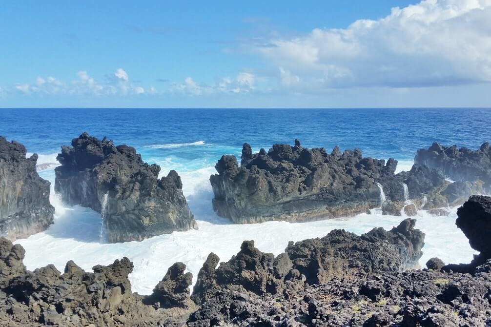 Best things to do in Maui Hawaii: Waianapanapa state park, piilani coastal trail. Maui Hawaii travel blog
