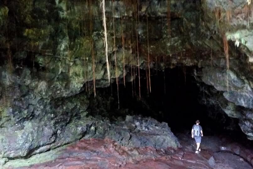 Which Hawaiian island to visit for best lava tube cave hike - Big Island or Maui? Hawaii travel blog