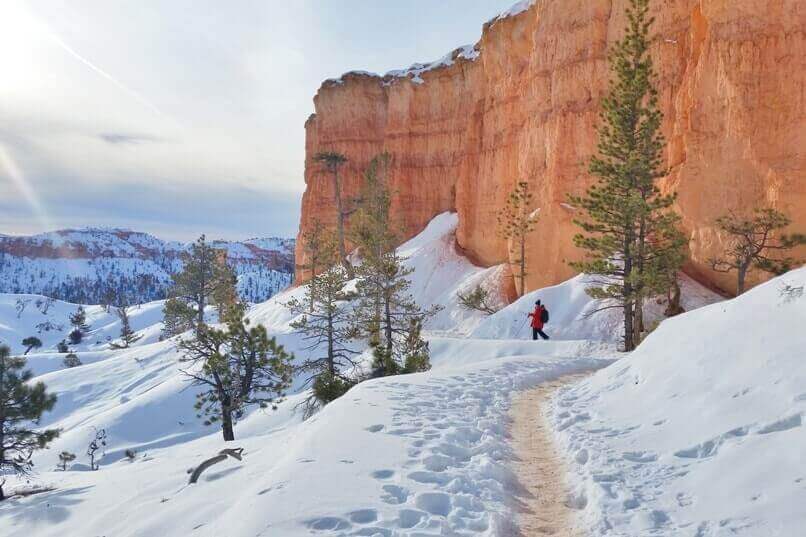 Utah national parks in winter: snow in Bryce Canyon national park in October, November, December, January, February, March, April. Arizona Utah road trip national park travel blog