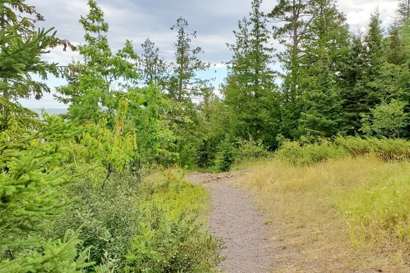 Trail to Devils Washtub roadside stop on drive from Copper Harbor to Eagle Harbor. Best hikes, UP. Michigan travel blog