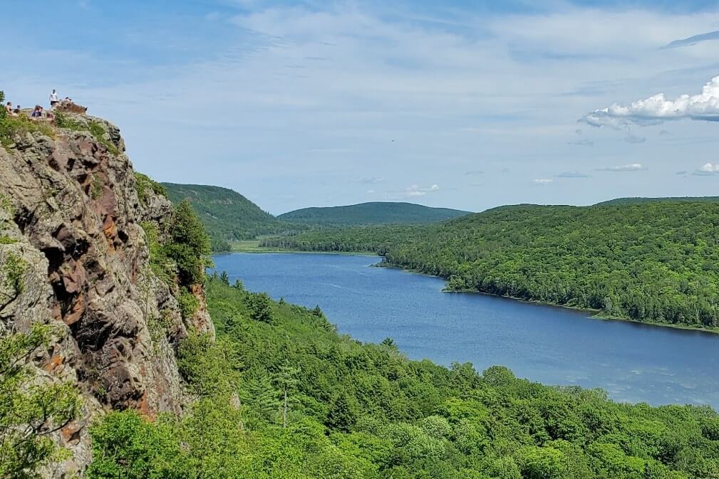 Lake of the Clouds overlook in Porcupine Mountains Wilderness State Park. Best things to do in Porkies. UP Michigan travel blog