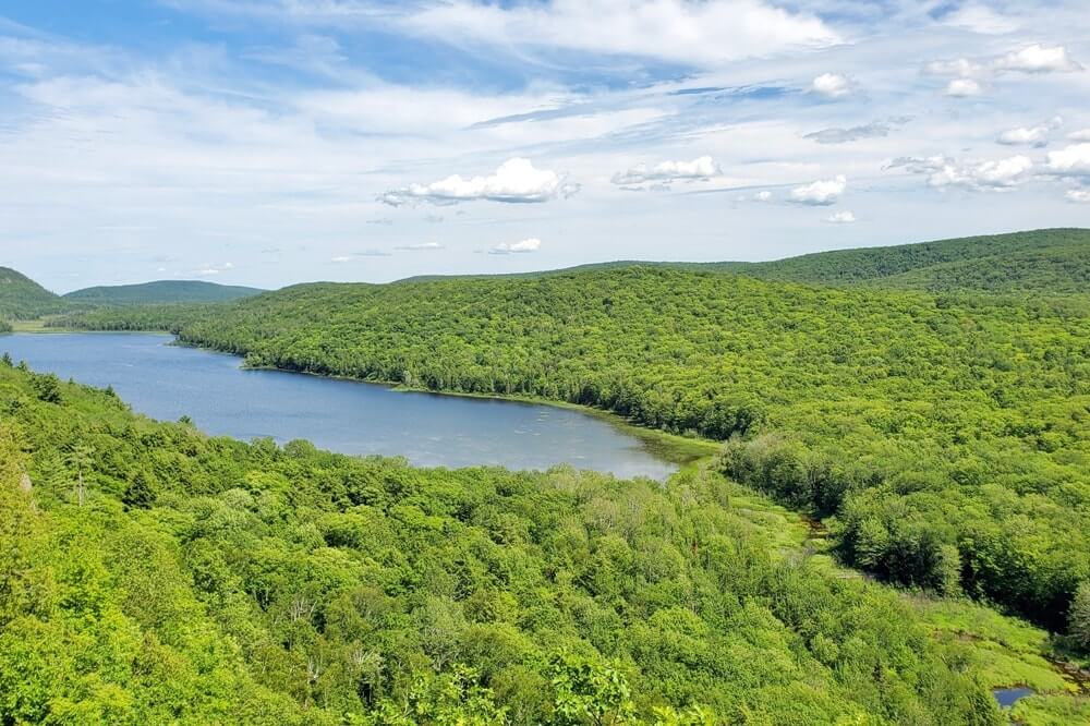 Lake of the Clouds in Porcupine Mountains Wilderness State Park. Best things to do in Porkies. UP Michigan travel blog