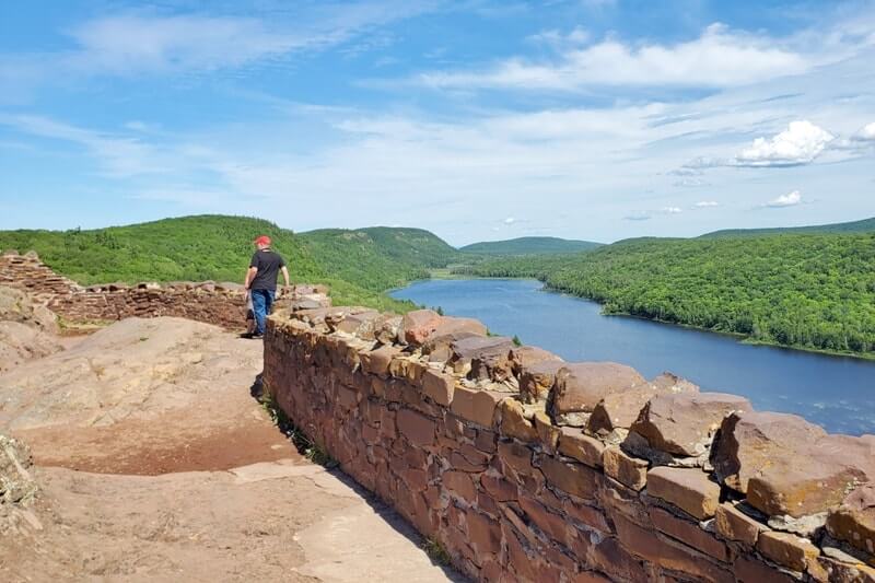 Lake of the Clouds trail to overlook. Porcupine Mountains. UP Michigan travel blog