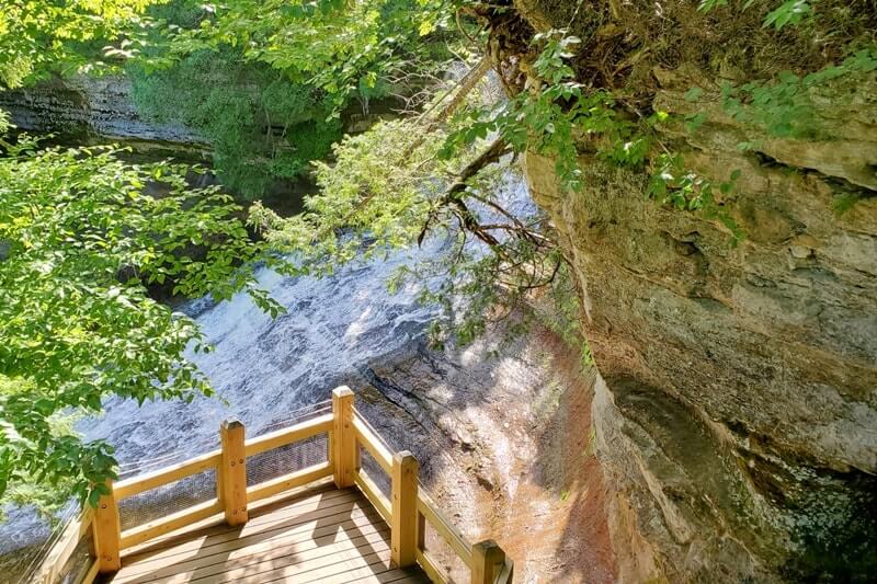 Laughing whitefish falls hiking trail. Best waterfall hikes in UP upper peninsula Michigan. Michigan travel blog