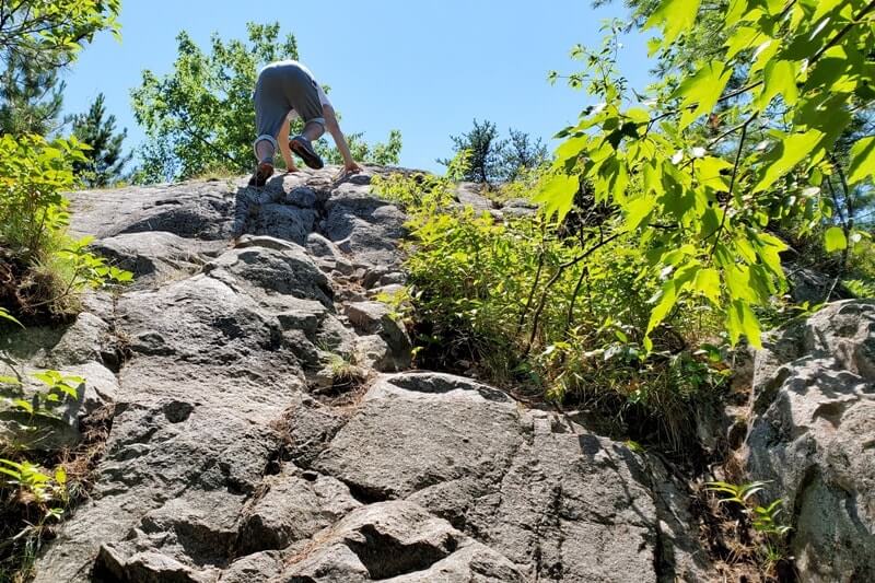 Munising to Marquette drive, things to do: Hogback mountain hike hiking trail. Lake Superior circle tour, UP road trip. Michigan travel blog