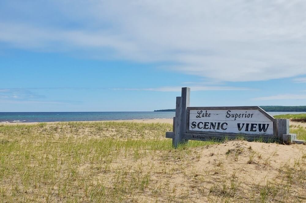 Munising to Marquette drive, things to do: lake superior scenic view, au train beach. Lake Superior circle tour, UP road trip. Michigan travel blog