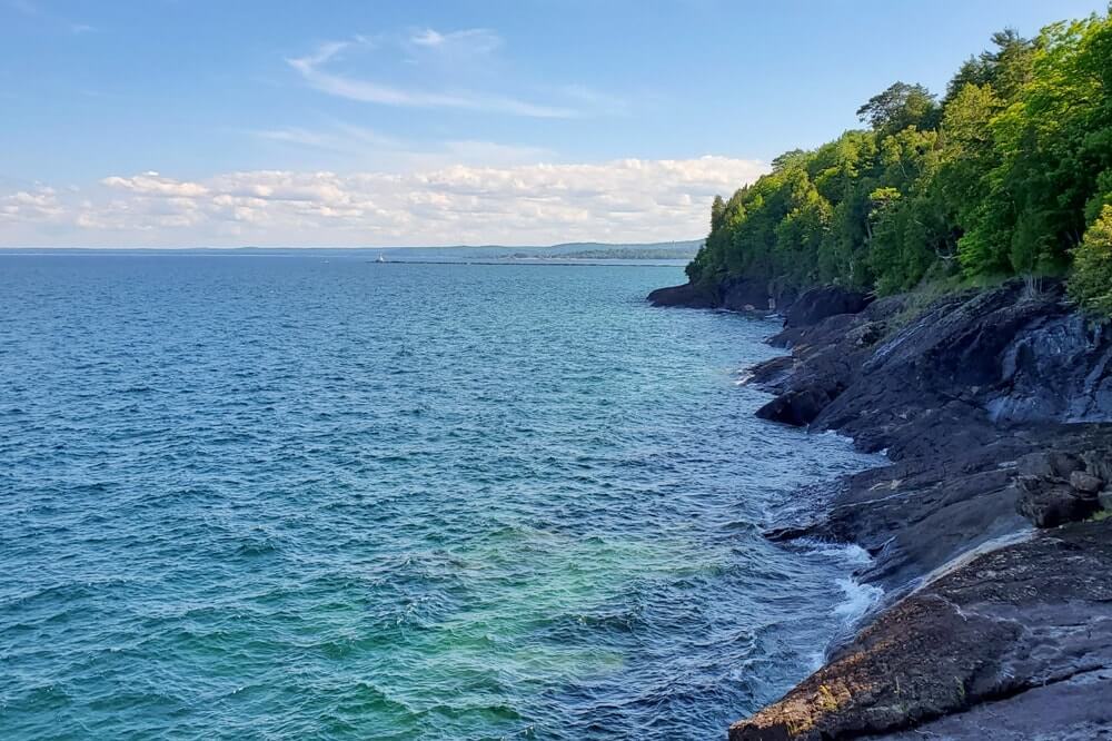 Munising to Marquette drive, things to do: Presque Isle Park. Lake Superior circle tour, UP road trip. Michigan travel blog