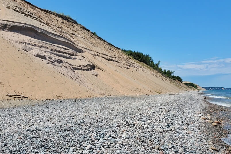 Sable Falls beach to see grand sable sand dunes in Pictured Rocks. Best Lake Superior beaches in Upper Peninsula. UP Michigan travel blog