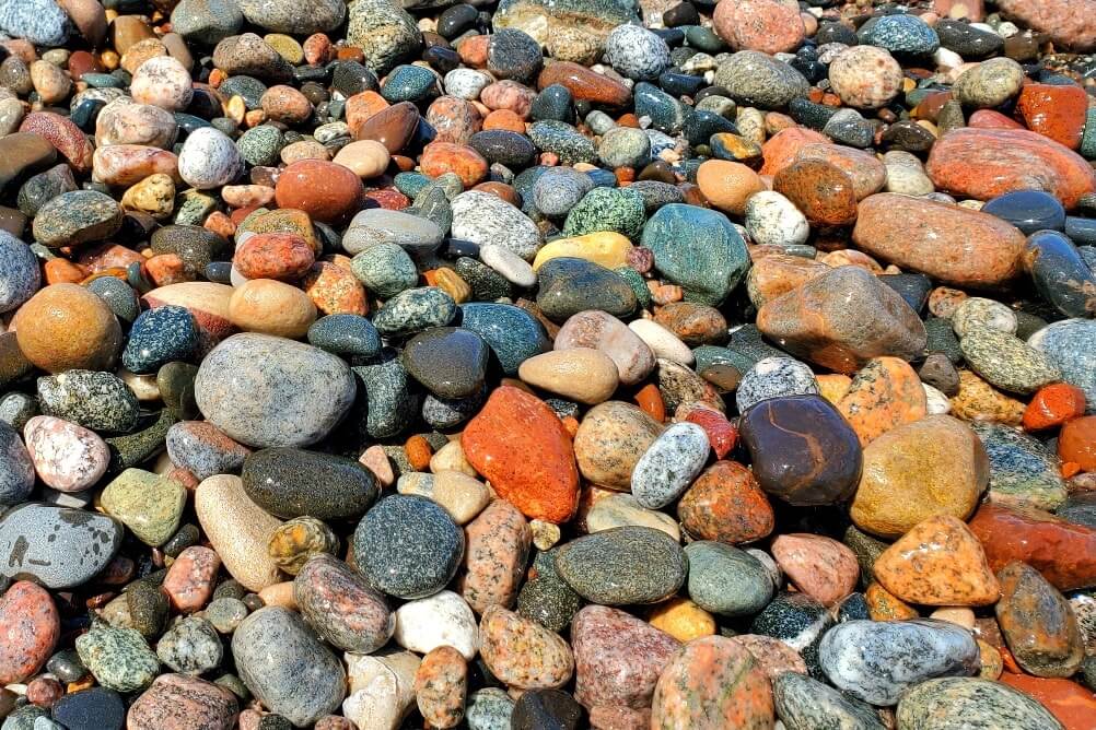 Sable Falls agate beach. Best things to do in Pictured Rocks National Lakeshore from Grand Marais. Best beaches in Upper Peninsula. UP Michigan travel blog