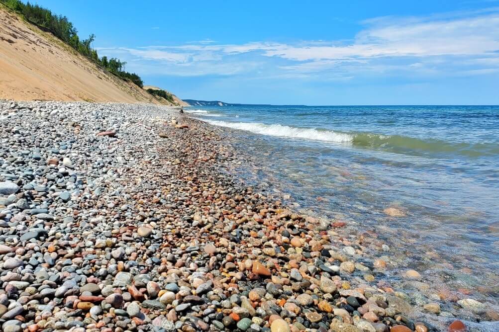 Sable Falls beach to look for agate stones in Pictured Rocks. Best Lake Superior beaches in Upper Peninsula. UP Michigan travel blog