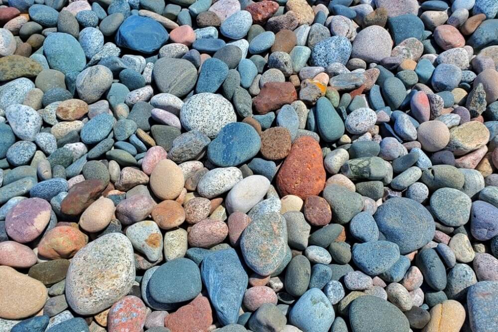 Sable Falls beach to look for agate stones in Pictured Rocks. Best Lake Superior beaches in Upper Peninsula. UP Michigan travel blog
