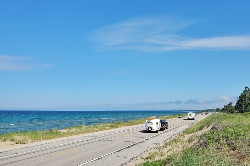 Best places to visit in the UP Upper Peninsula. Lake Michigan scenic highway - US2. UP Michigan road trip. Lake Superior circle tour. Michigan travel blog