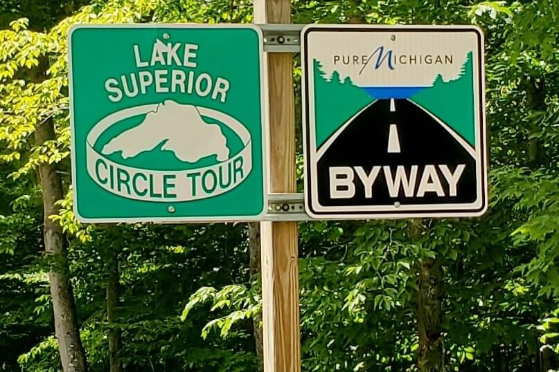 Best places to visit in the UP upper peninsula Michigan. Lake Superior circle tour. Michigan scenic byway. UP Michigan road trip. Michigan travel blog