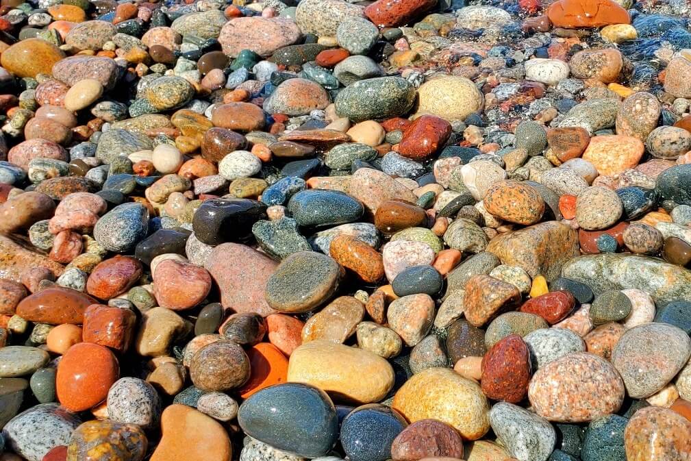 Best places to visit in the UP upper peninsula Michigan: Pictured Rocks National Lakeshore agate stones beach. Michigan travel blog