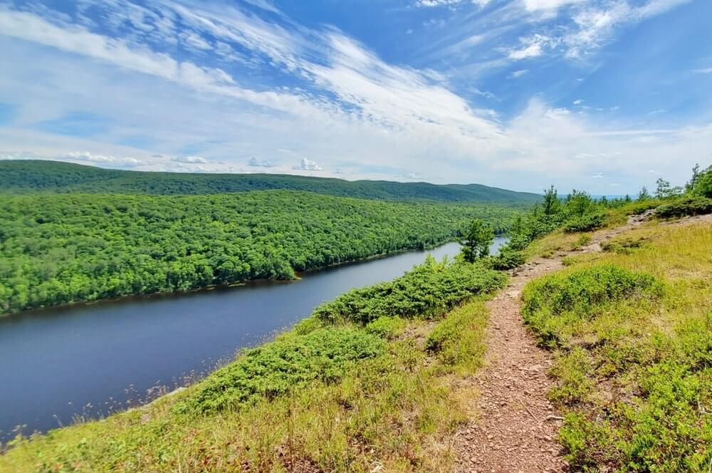 Best places to visit in the UP upper peninsula Michigan: Porcupine Mountains, hiking escarpment trail. Michigan travel blog
